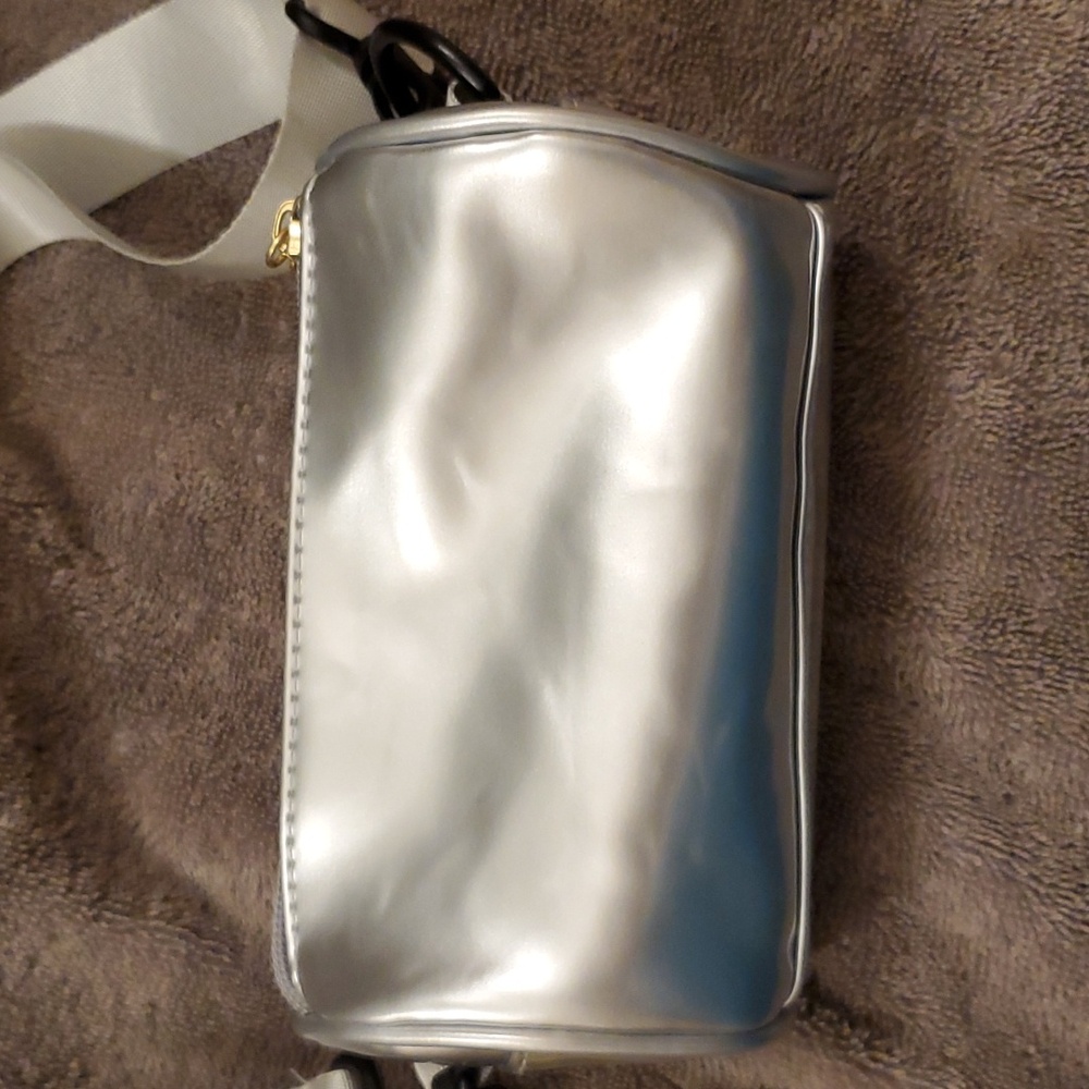 Disney Characters silver crossbody bag with removable strap NEW - Picture 4 of 6